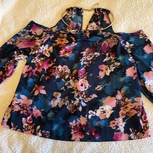 Bear shoulder top gold bracelet